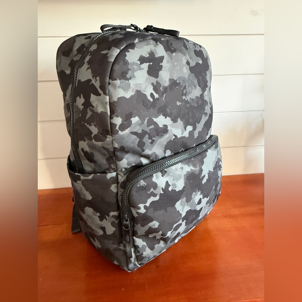 Lululemon Everywhere Backpack 22L